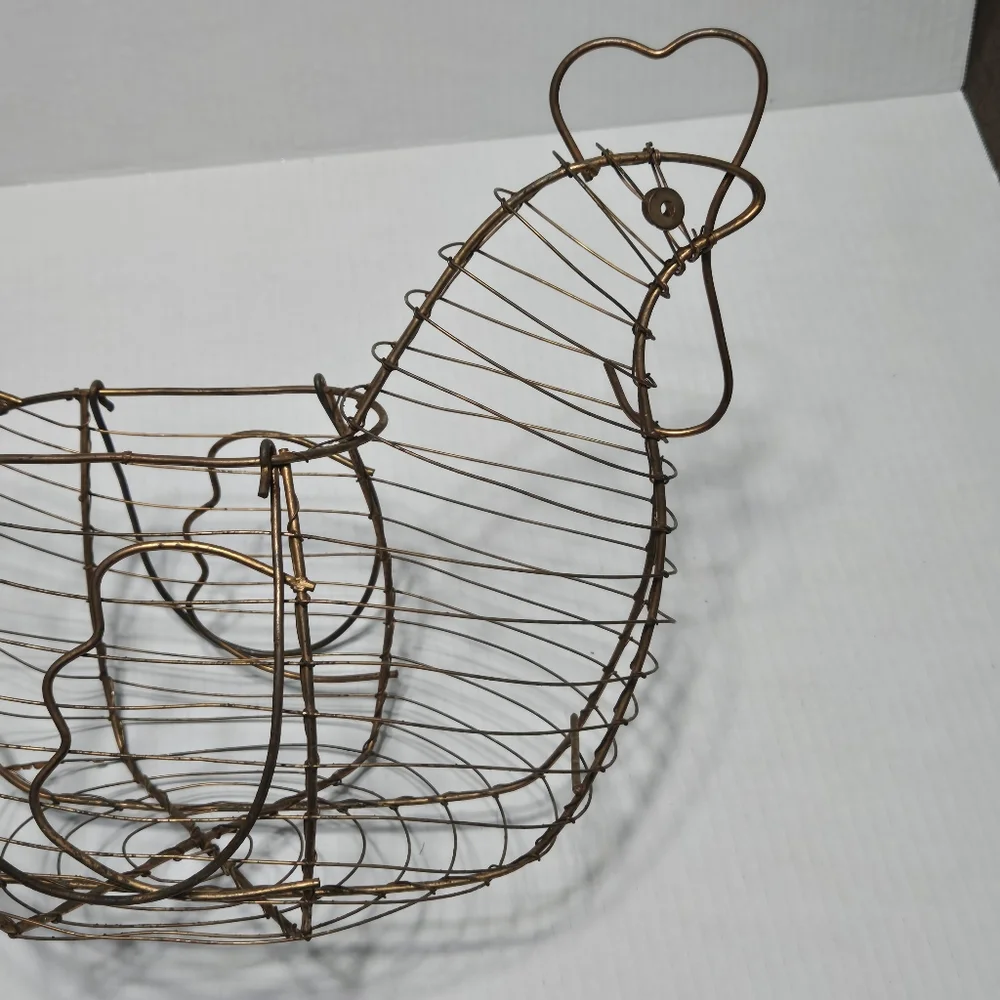Chicken basket, copper colored wire egg basket egg collecting, like a chicken